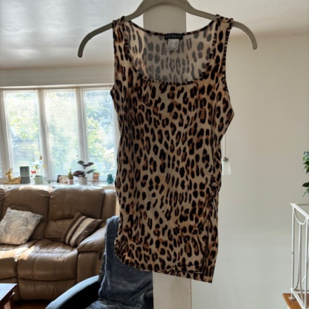 WOMANS VENUS ANIMAL PRINT TOP SIZE XS NEW NEVER WORN